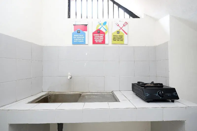 Oyo Life 1817 Kost Agus Salim