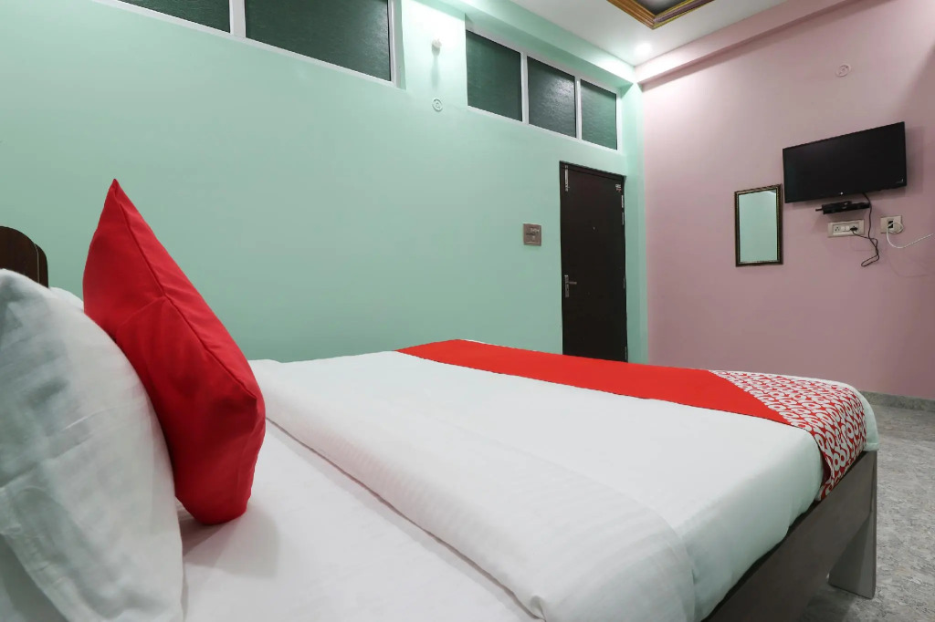 OYO 43886 Fanatic Inn and Banquet