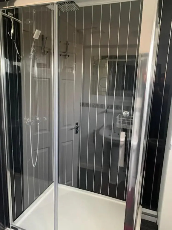 Impeccable 3-bed House in Birmingham