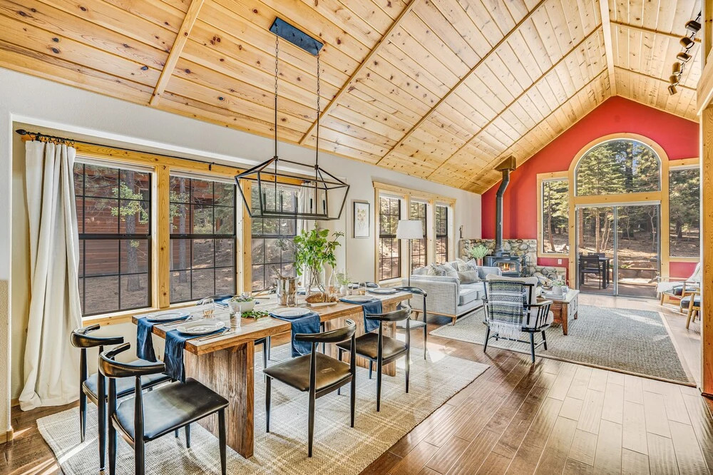 Cherrywood Gorgeous Cottage Surrounded by Pine Trees w/ Hot Tub