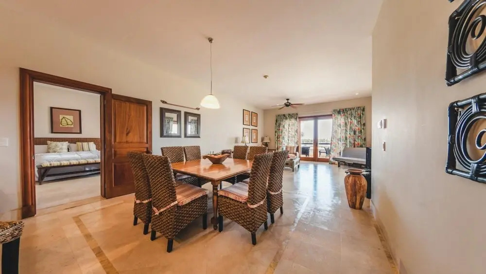 Magnificent Golden Bear w Balcony Pool and Private Parking lot E21