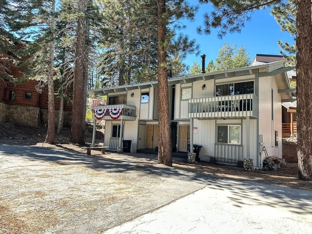 Lakeview Lodge #1 2 Bedroom Condo by RedAwning