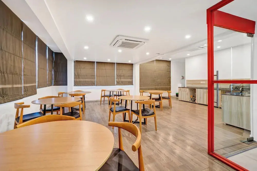 Hotel Woodland Suites Near Delhi Airport