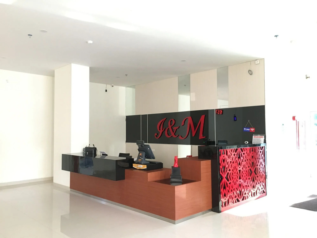 I&M Hotel Billiard