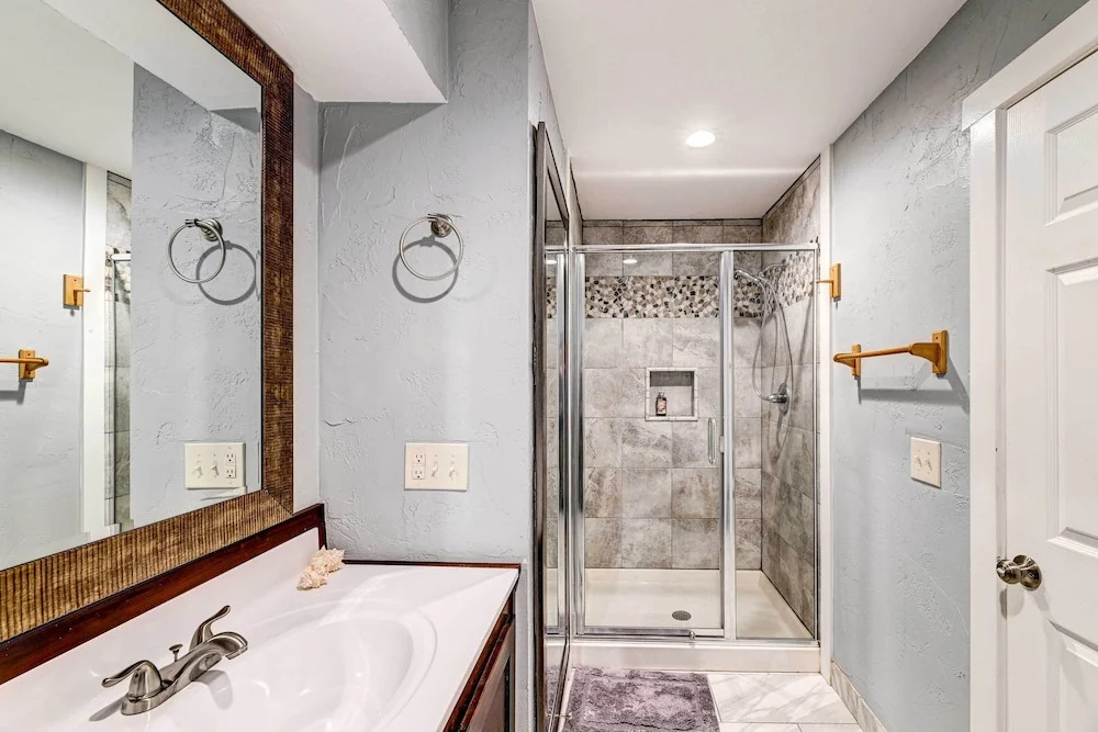 Pet-Friendly Grants Pass Home w/ Hot Tub