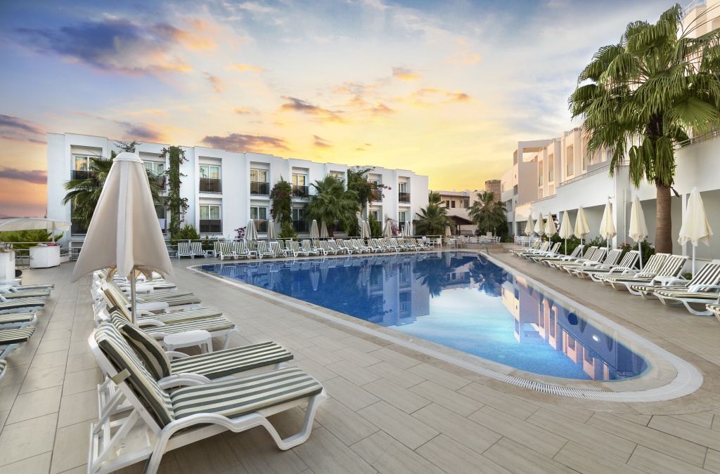 Club Shark Hotel