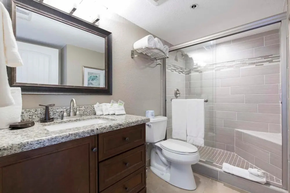Inverness Condominium 400