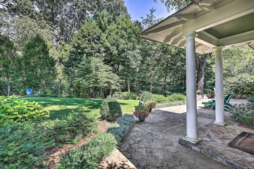 Lush Elkin Home w/ Porch Views & Pool Table
