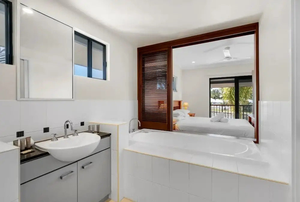 Bright 3-bedroom Beachside Stay With Pool & BBQ