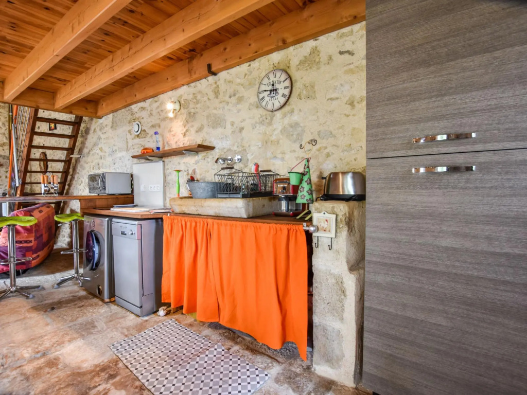 Cottage in Aquitaine with Bubble Bath