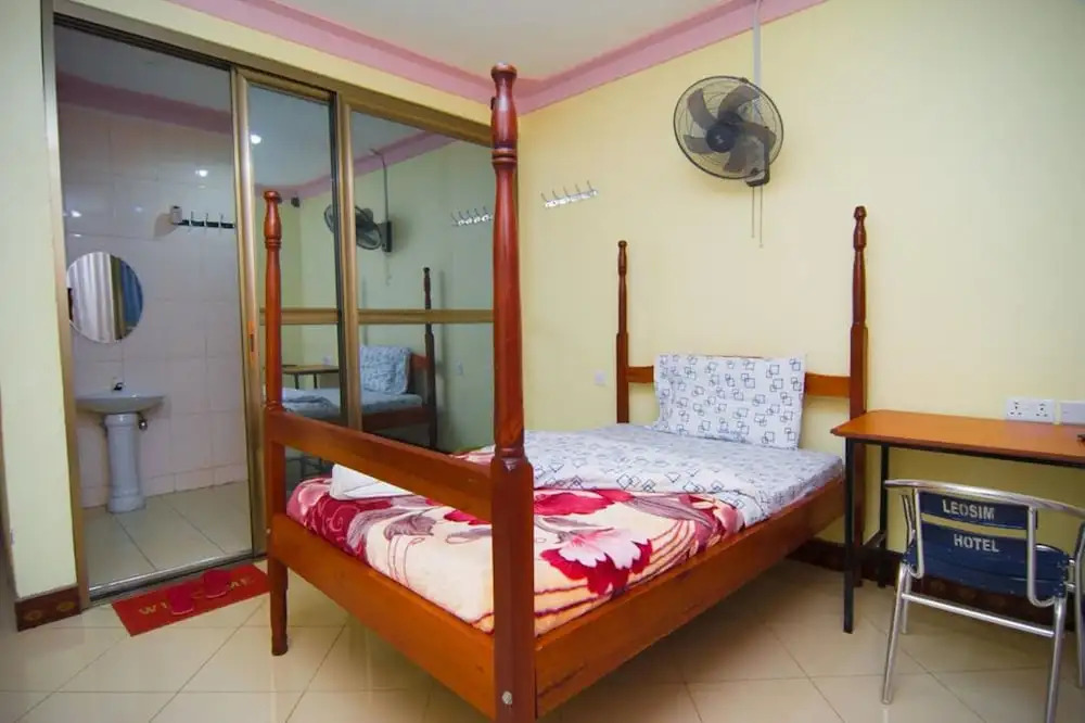 Leosim Hotel