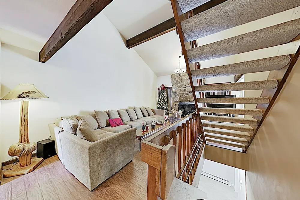 Year-round Hideaway W/ Alfresco Dining, Near Lake 3 Bedroom Duplex
