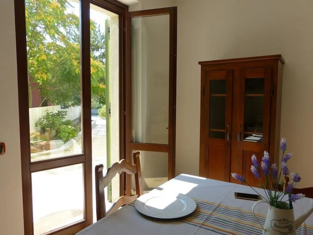 B&B Home Larina