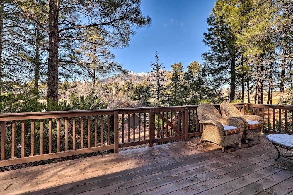 Upscale Flagstaff Country Club Home w/ Mtn Views!