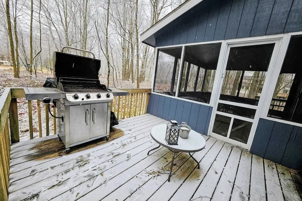 Shady Pines by Avantstay Enclosed Porch, Game Rooms, & Lake/beach Access!
