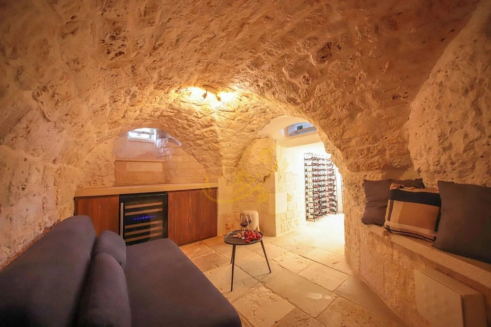 TD Trullo Titiro Vineyard, Wine Cellar & Pool