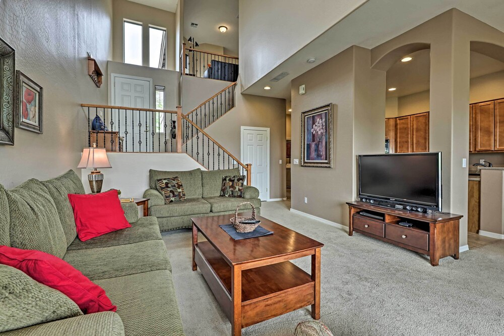Golf Course View & Pool Access: Gold Canyon Gem