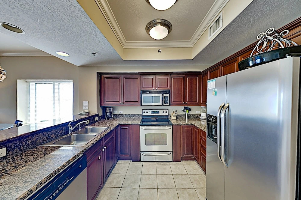 Gulf-front Getaway: Pools, Hot Tub - Steps To Sand 2 Bedroom Condo