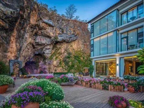Huaqianxun Lake View Garden Hotel (Dali Shuiliandong)
