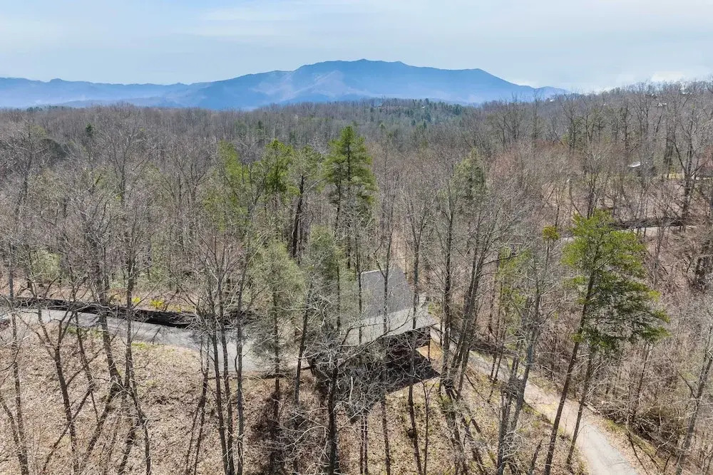 Dudley II by Avantstay Game Room + Enclosed Deck w/ Hot Tub & Views Cozy