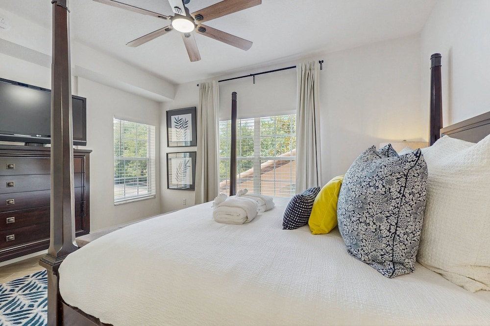 Dog-friendly Condo With Gym, Wifi, Balcony - Close to Theme Parks