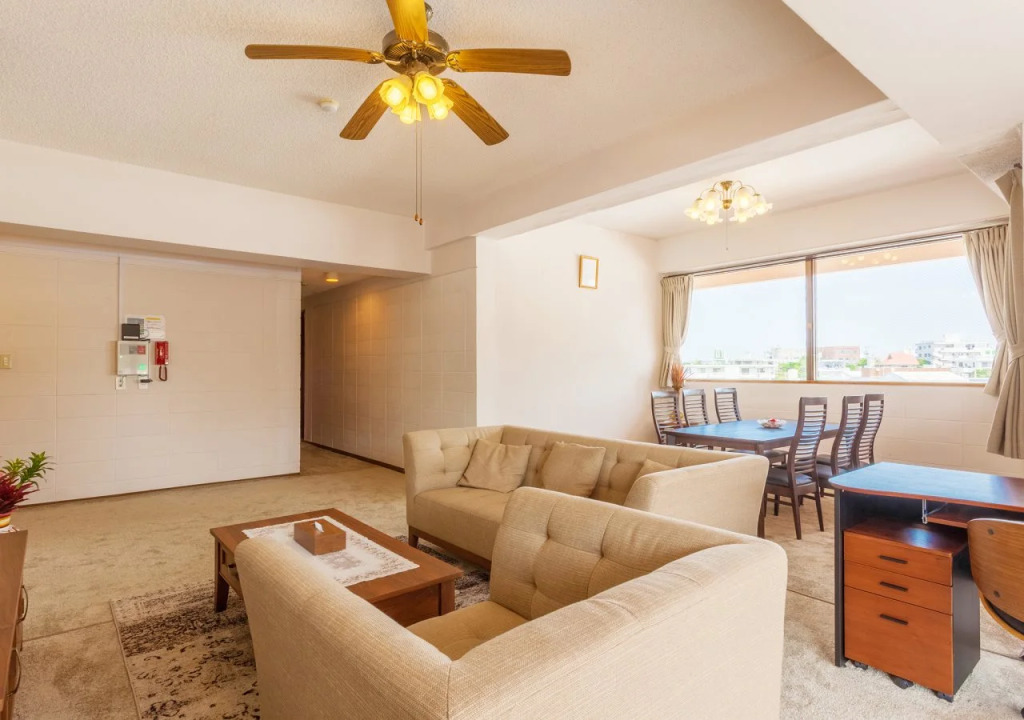 Kariyushi Condominium Mezon Max