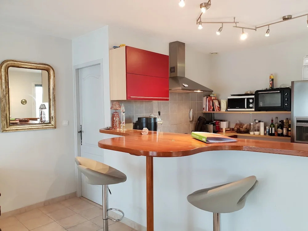 Quaint Villa in Saint-Andre-de-Roquepertuis with Pool