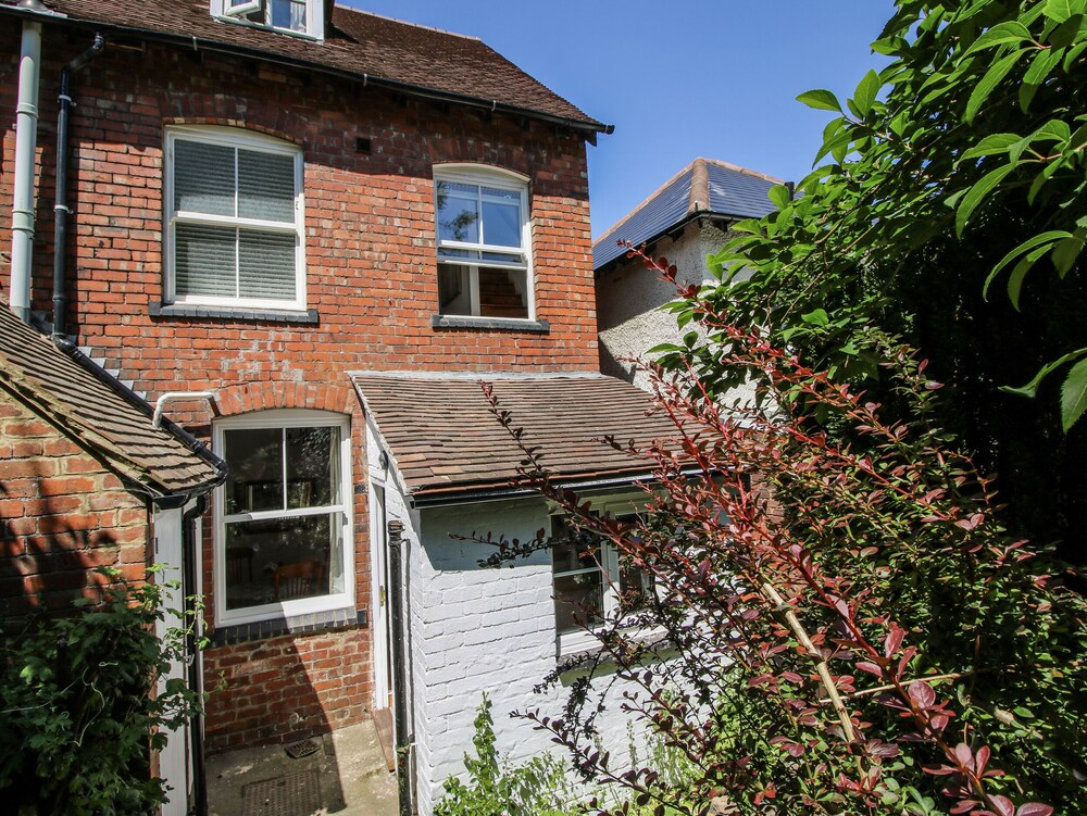157 Watling Street South