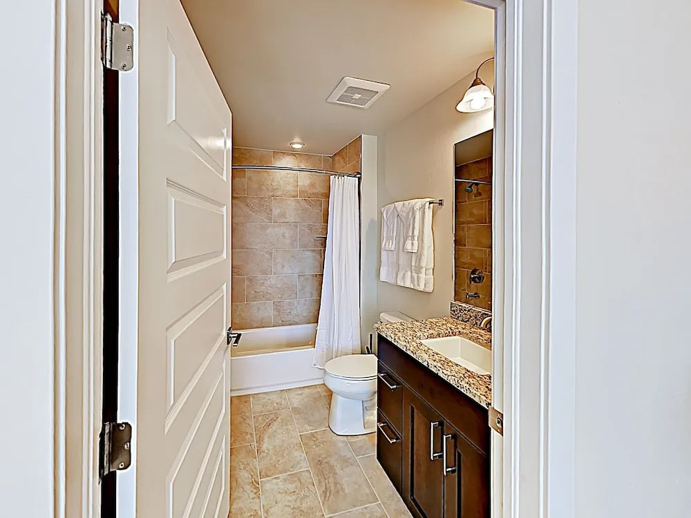 New Listing! Beautiful New Mountain-view 3 Bedroom Condo