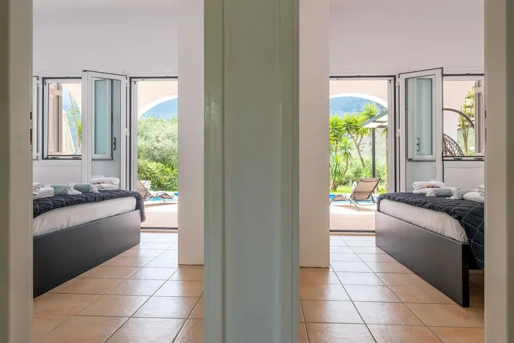 Kournas-sleeps8-parking-garden-pool-petfriendly