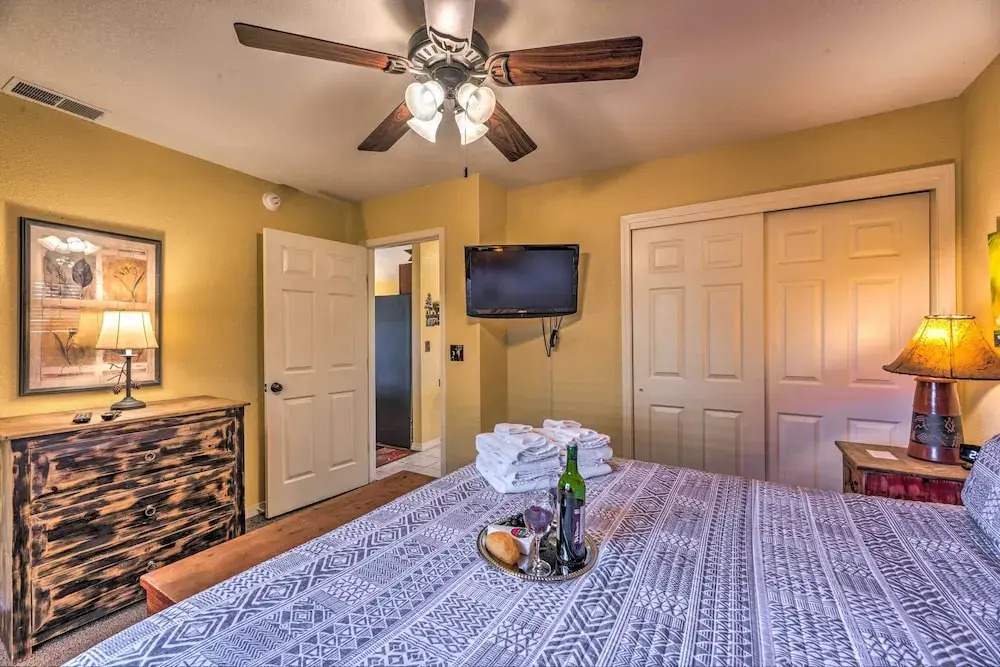 Ruidoso Cabin w/ Hot Tub & Mtn Views!