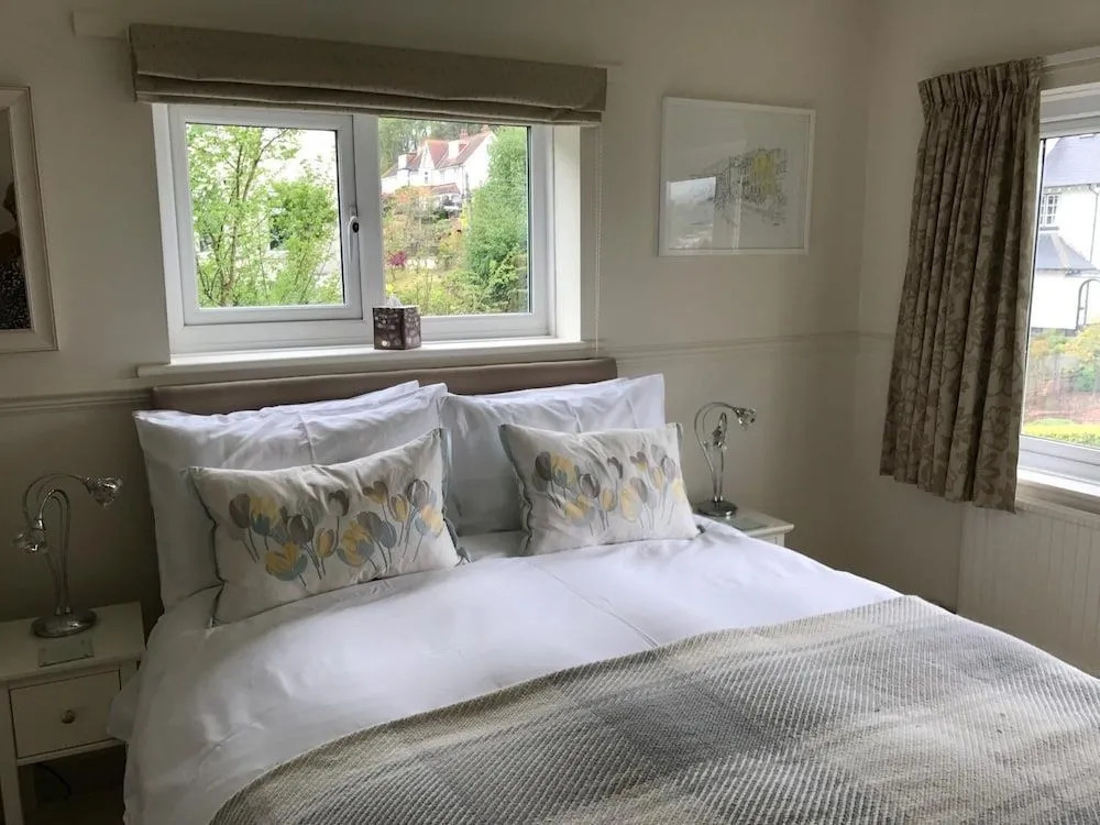 Coombe Bank Guest House