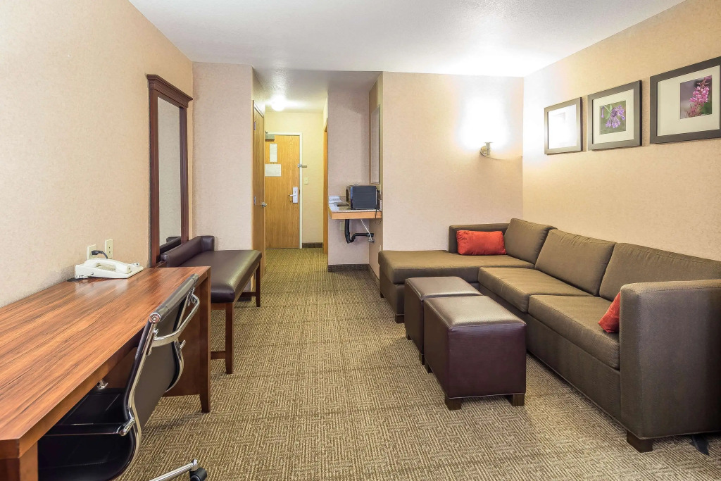 Comfort Suites Anchorage International Airport
