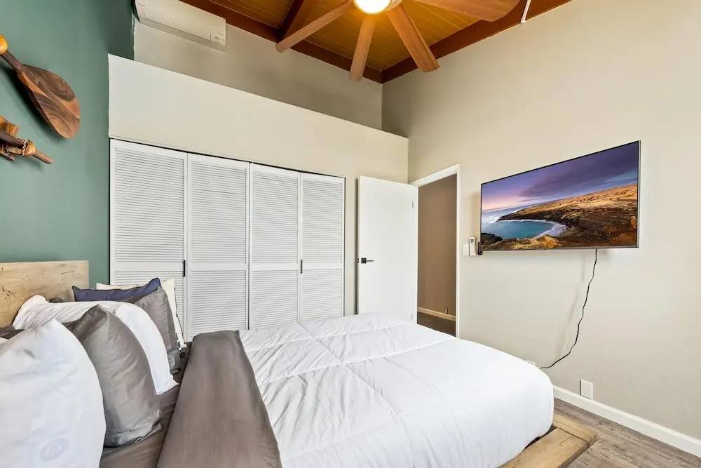 Big Island Kailua Bay Resort 2302 2 Bedroom Condo