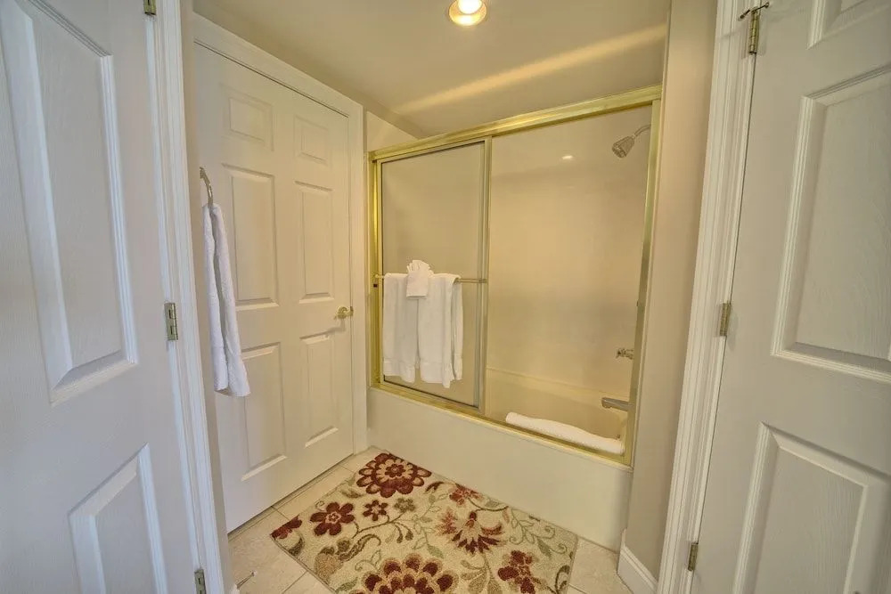 Tropical Gulf Front Condo with Picnic Area & Grills - Unit 0802 by RedAwning