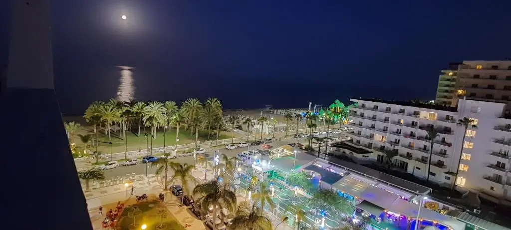 Impresionante Primera Línea De Playa, Bajondillo Beach