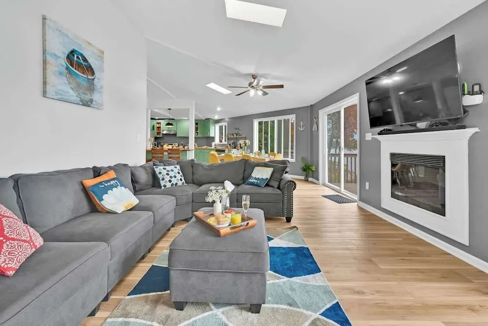 Lakefront, Hot Tub, Kayaks, Firepit, Pool Table