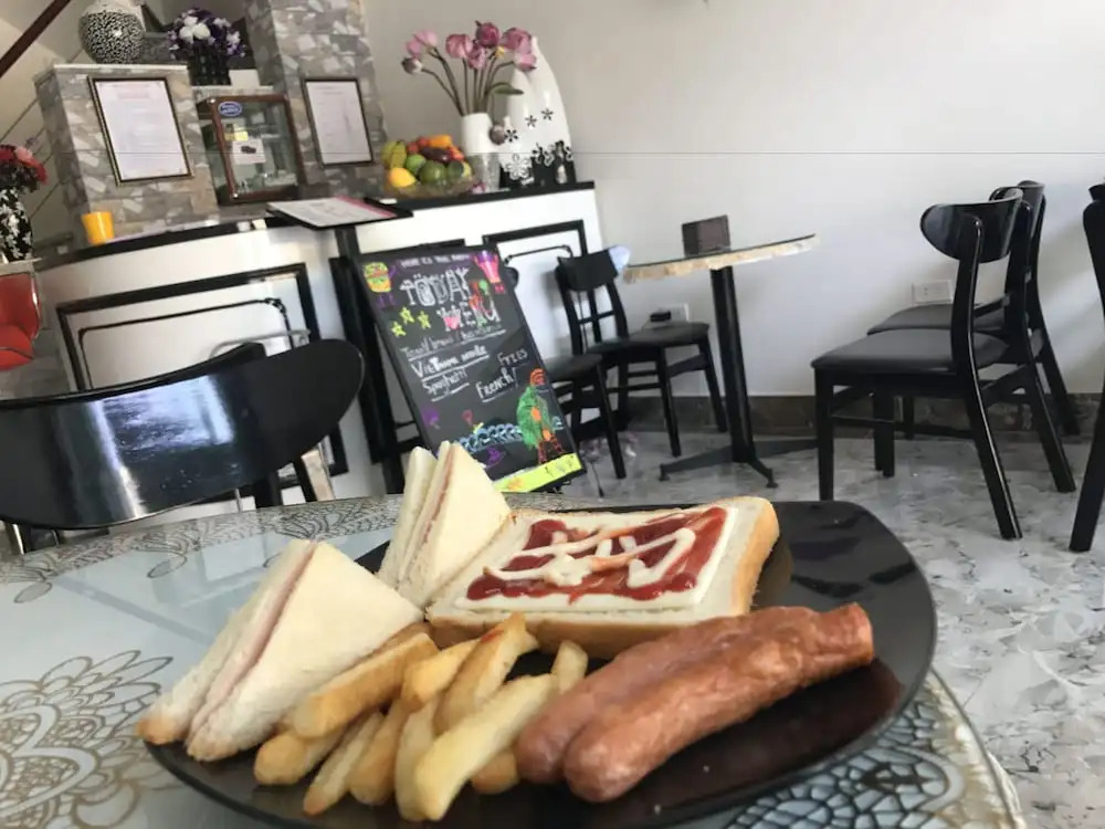 Babycat Guesthouse & Cafe