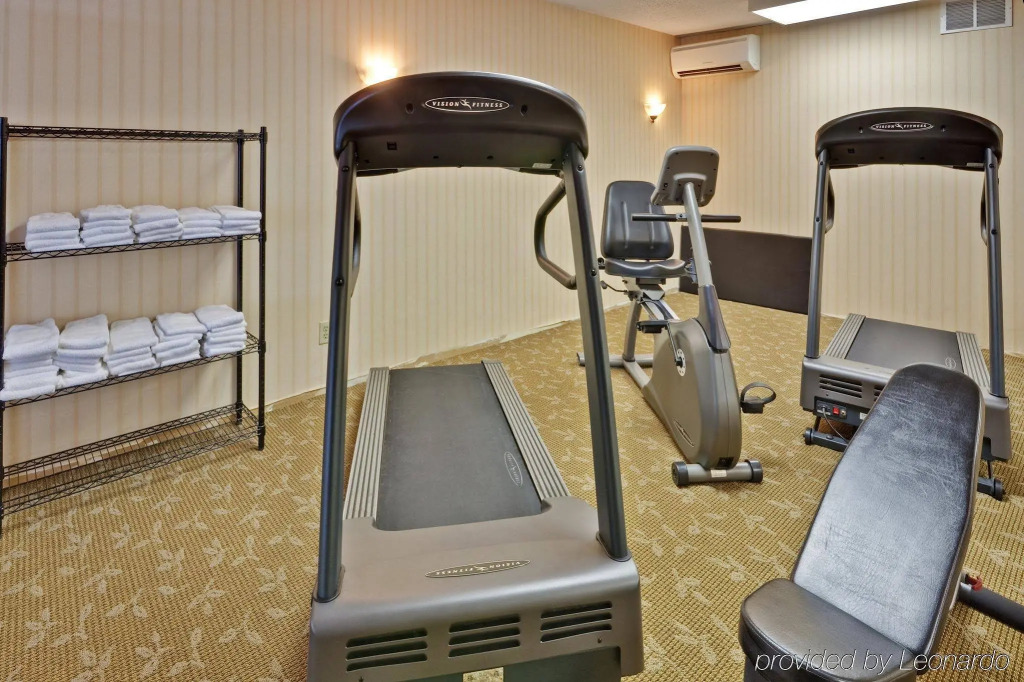 Quality Inn & Suites 5585 Ambler Drive Mississauga Ontario