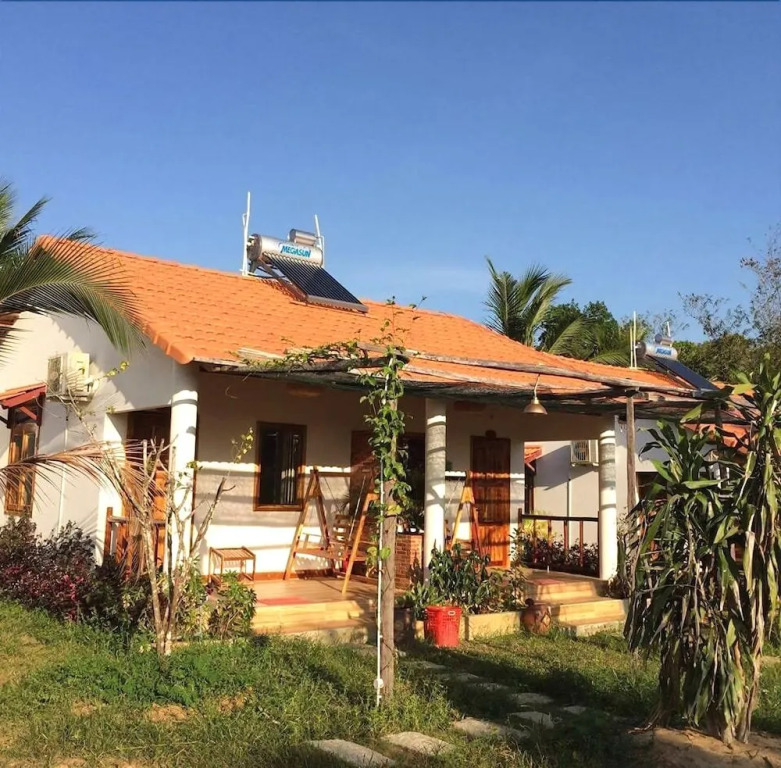 ღ Y Nghia at Ong Lang Beach ღ Coastal Haven with Home Cooked Bungalows ღ