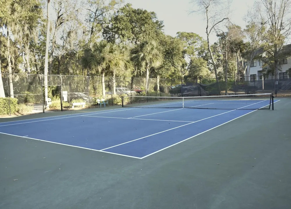 Ocean Breeze Villa, Pools & Tennis: Walk to Beach condo