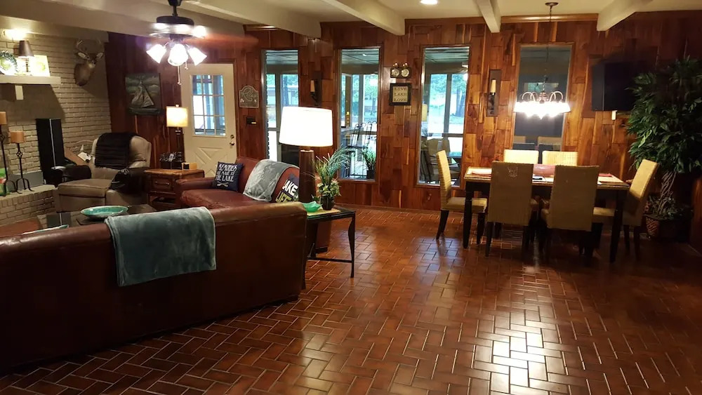 Waterfront Listing - 3 Bedroom 3 Bath on Secluded Private Cove,great Location