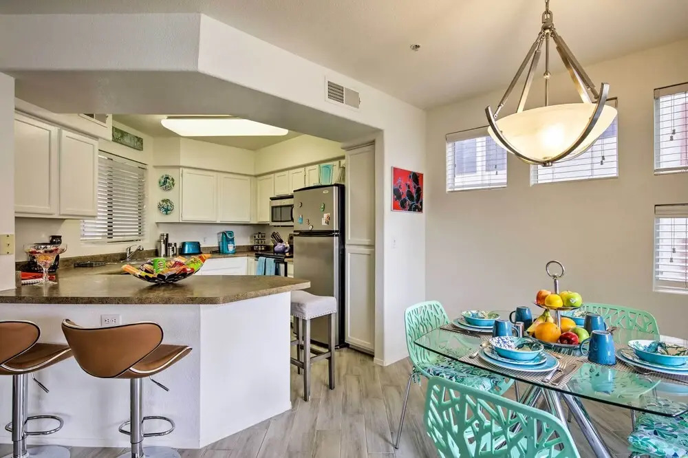 Modern Condo w/ Pool Access ~ 3 Mi to Dtwn Phoenix