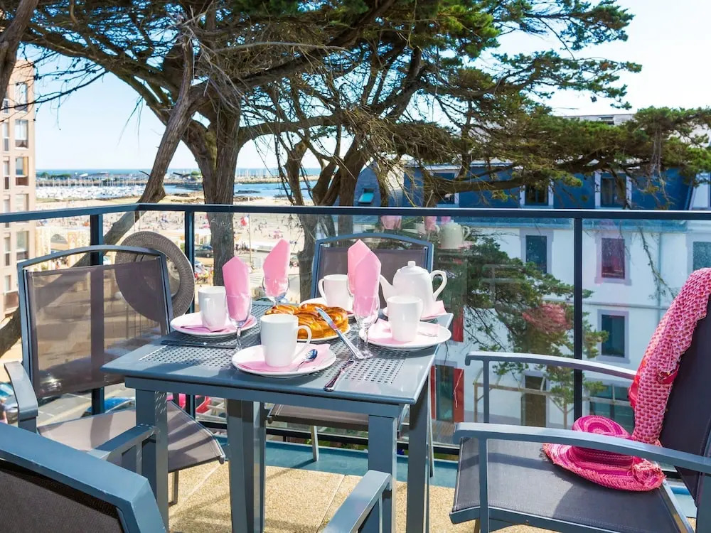 Comfortable studio with a balcony or terrace near the beach