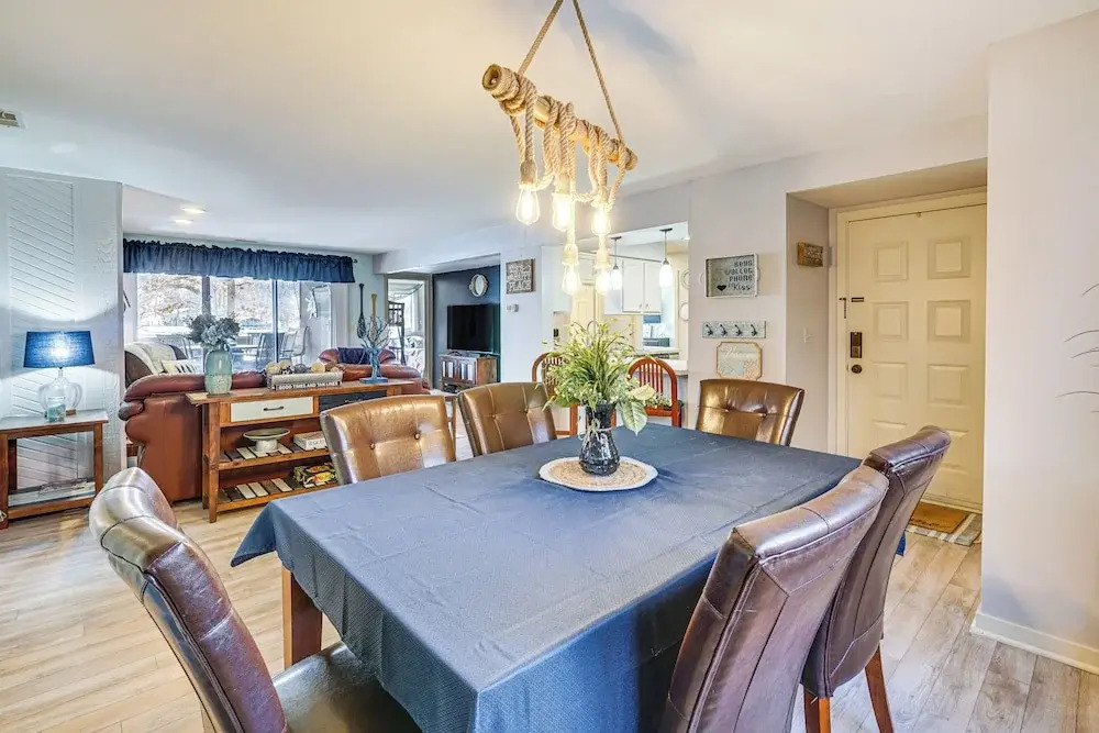 Lakefront Condo w/ Resort Amenities in Osage Beach