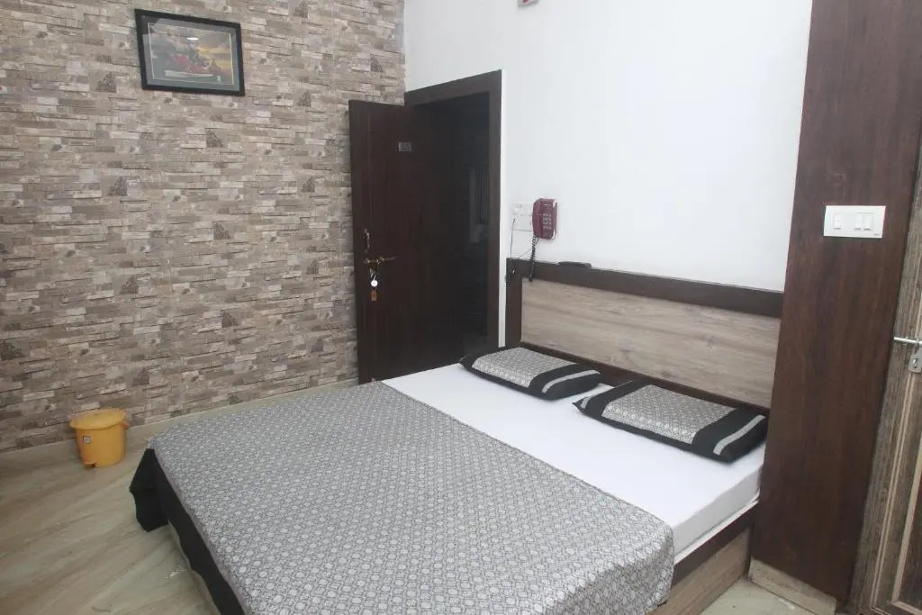Alakhnanda Guest House