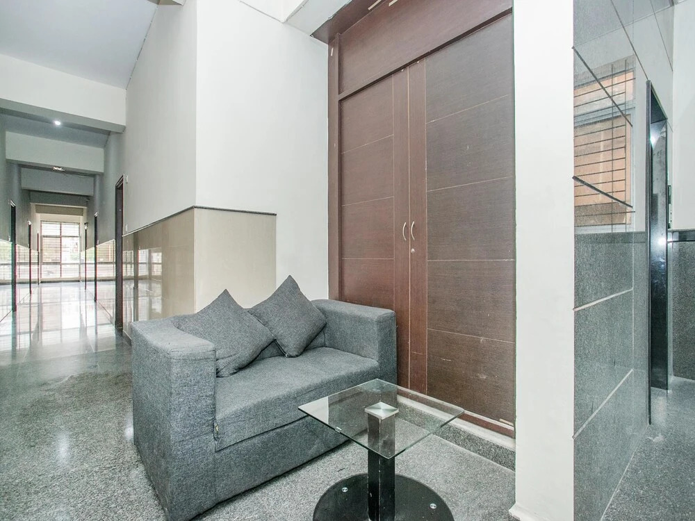 OYO 15711 Athiti Residency