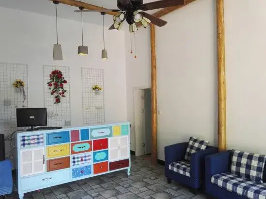 Huajian Zhuju Hostel