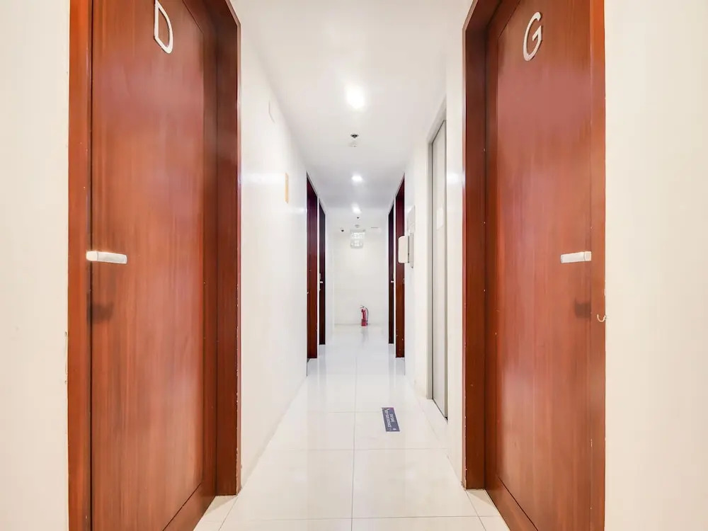 OYO 893 Dian Suites Makati