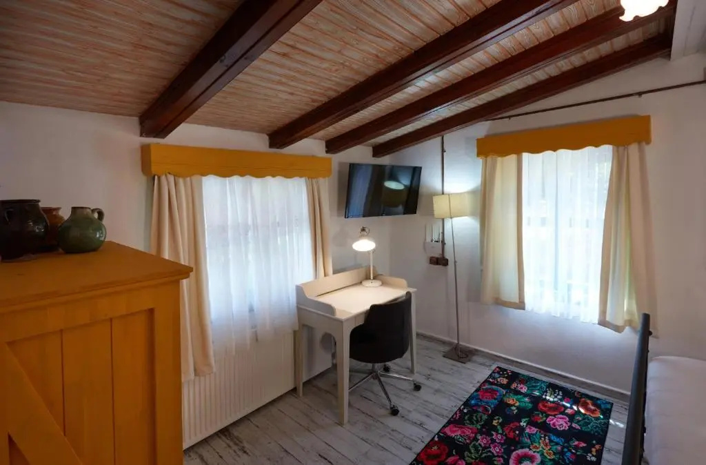 Dachas Cove Hotel